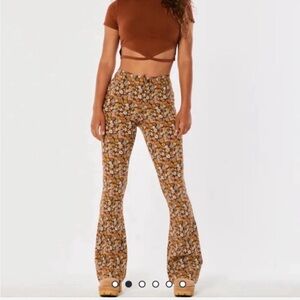 Hollister Floral Mushroom High-Rise Flare Pants Size M